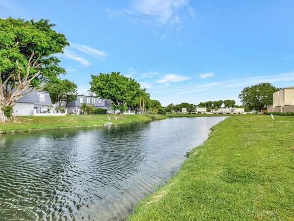 1586 Shaker Circle, Wellington, FL 33414