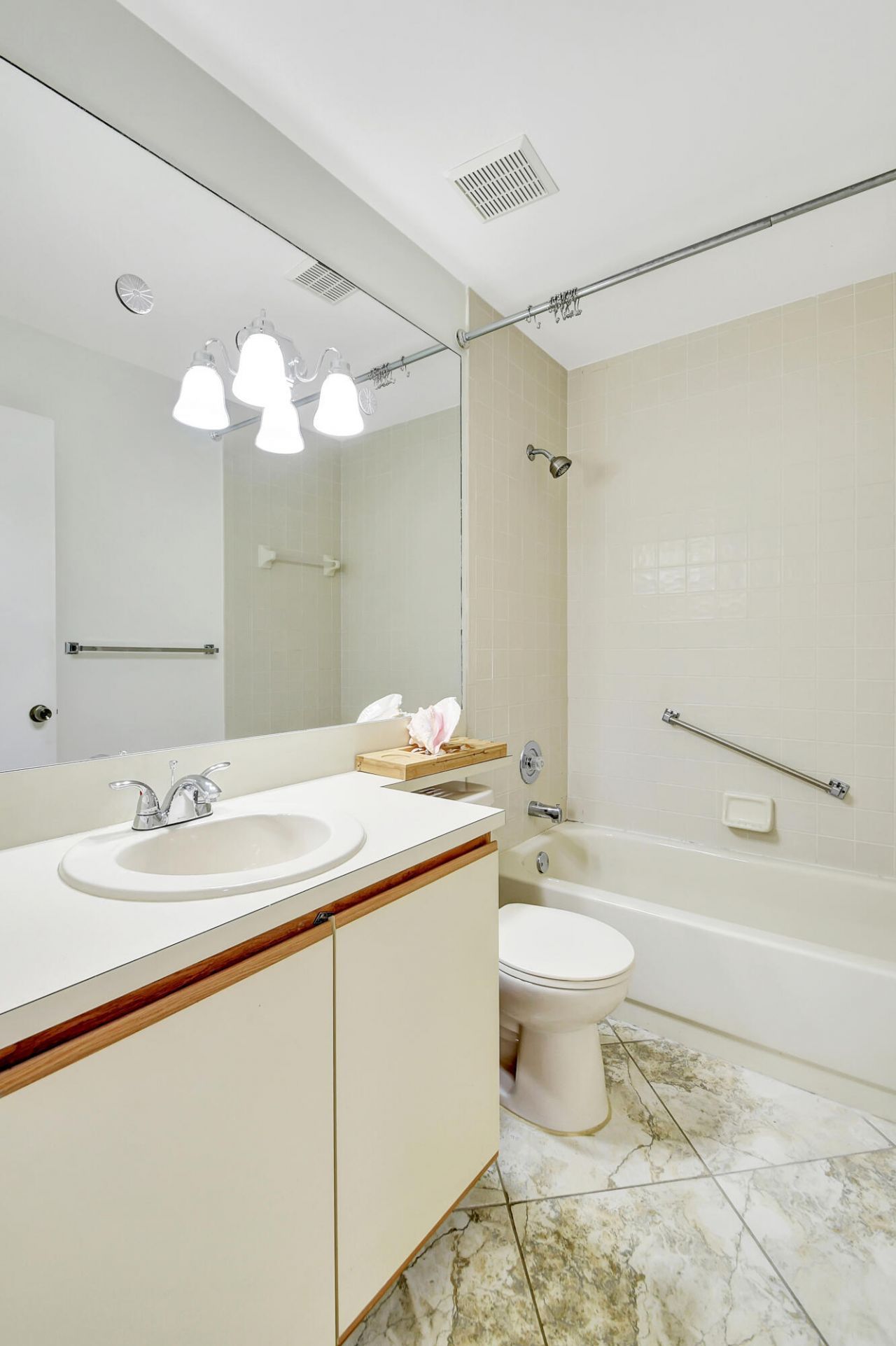 104 Half Moon Circle, Unit #c3, Hypoluxo, FL 33462 Photo