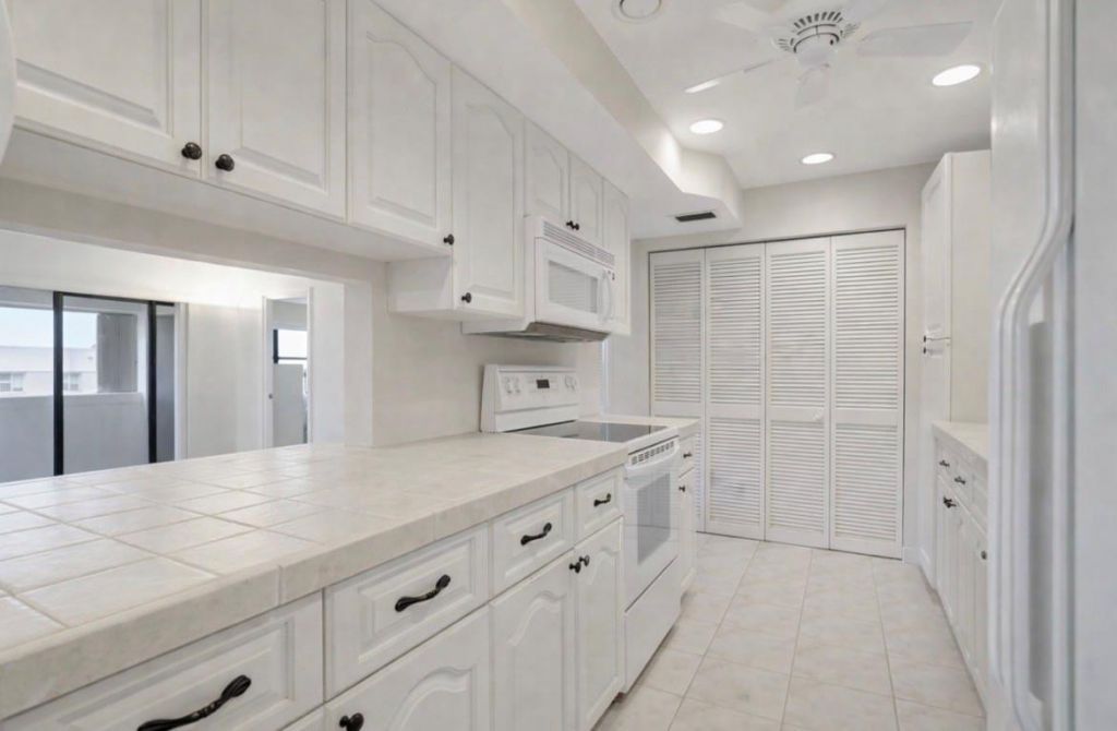 330 SE 20 Avenue, Unit 307, Deerfield Beach, FL 33441 Photo