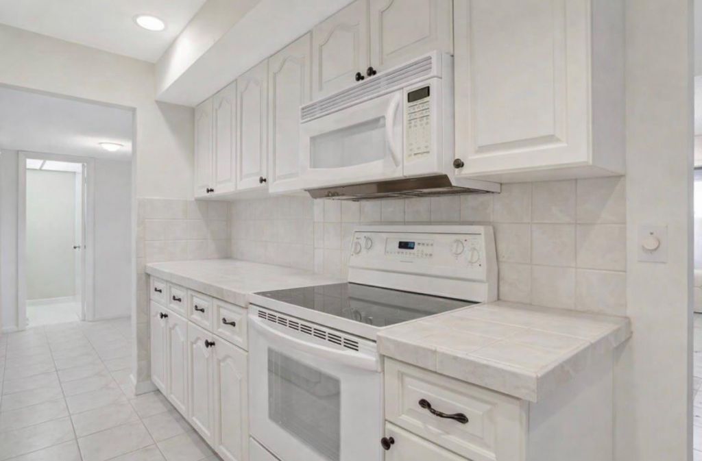 330 SE 20 Avenue, Unit 307, Deerfield Beach, FL 33441 Photo