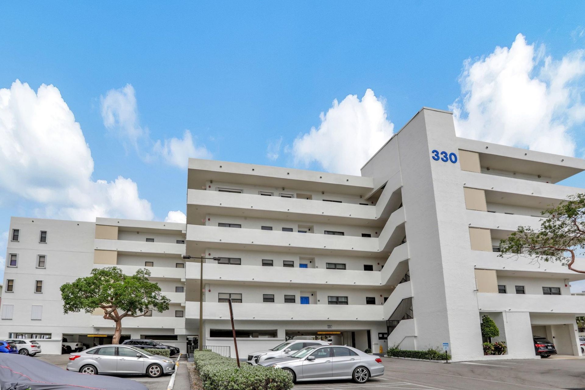 330 SE 20 Avenue, Unit 307, Deerfield Beach, FL 33441 Photo