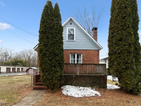 19 Adams St, Belvidere, NJ 07823