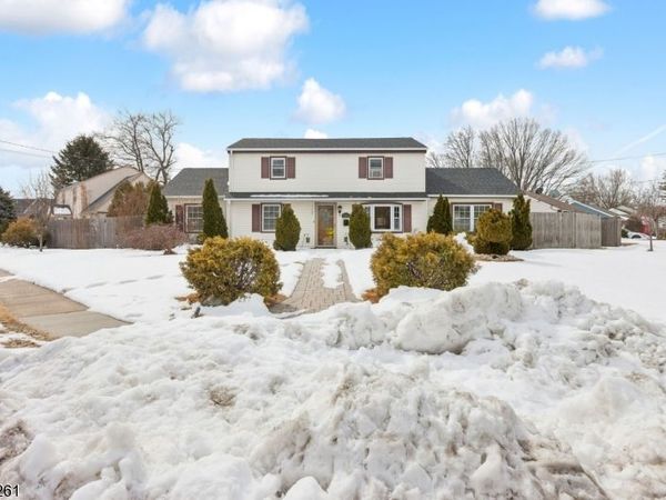 32 Glenville Rd, Edison, NJ 08817