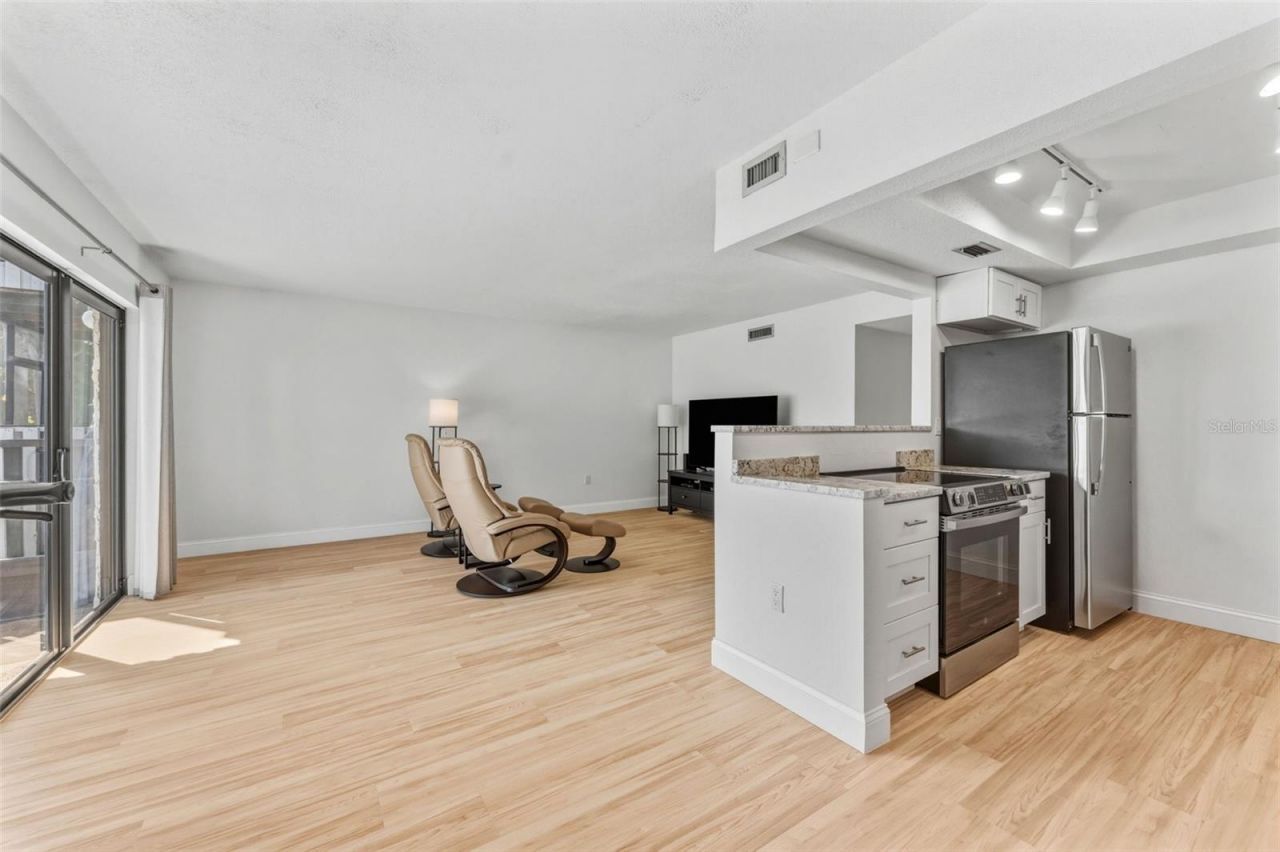 11409 8th Street N, Unit 1503, Saint Petersburg, FL 33716 Photo