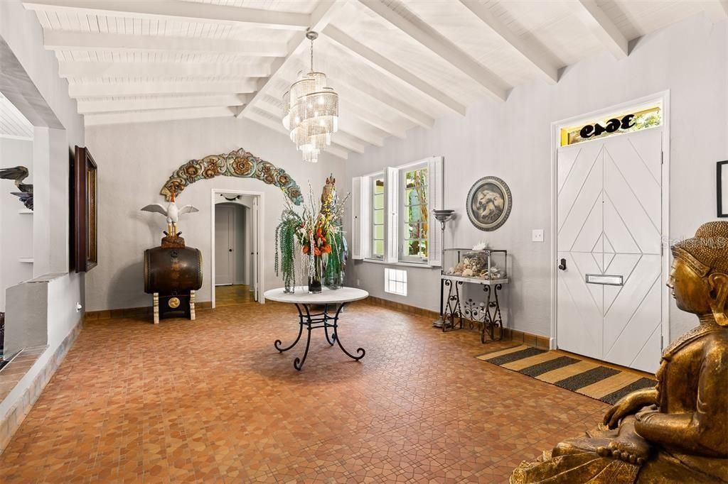 3649 Foster Hill Drive N, Saint Petersburg, FL 33704 Photo