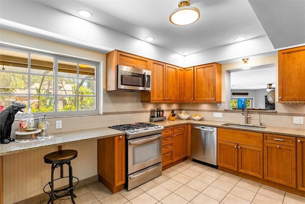 3649 Foster Hill Drive N, Saint Petersburg, FL 33704 Photo