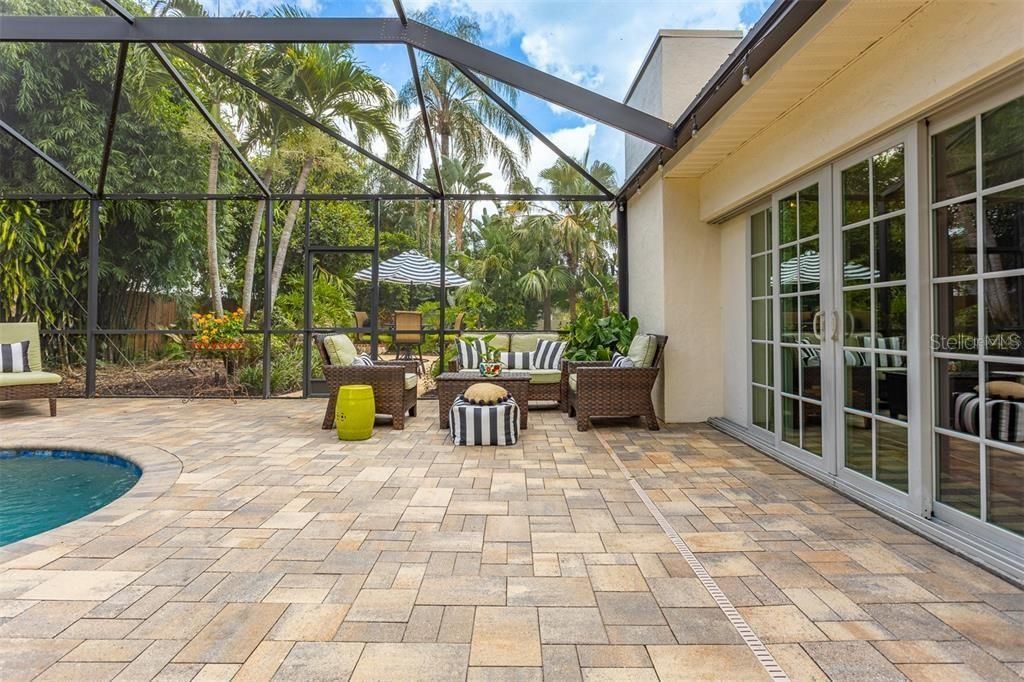 3649 Foster Hill Drive N, Saint Petersburg, FL 33704 Photo