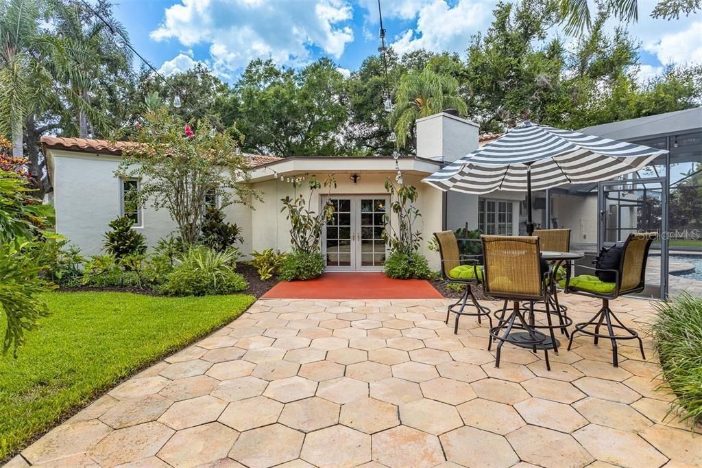 3649 Foster Hill Drive N, Saint Petersburg, FL 33704 Photo