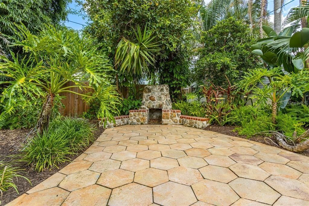 3649 Foster Hill Drive N, Saint Petersburg, FL 33704 Photo