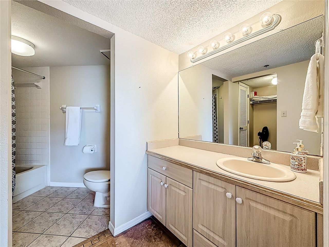 18450 Gulf Boulevard, Unit 401, Indian Shores, FL 33785 Photo
