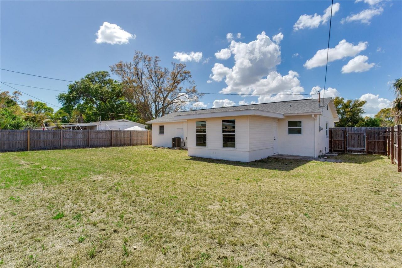 7201 10th Street N, Saint Petersburg, FL 33702 Photo