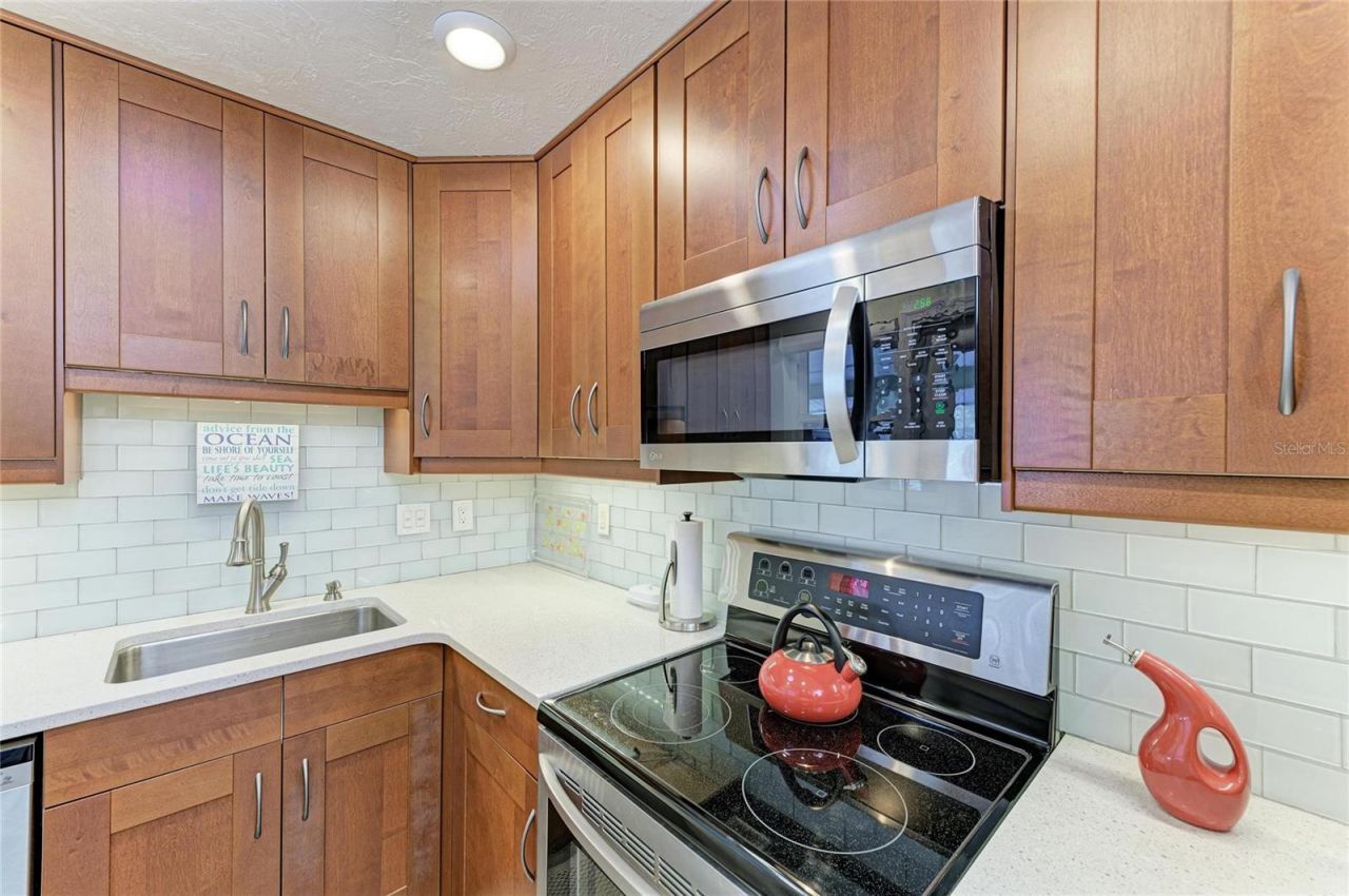 390 301 Boulevard W, Unit 20A, Bradenton, FL 34205 Photo