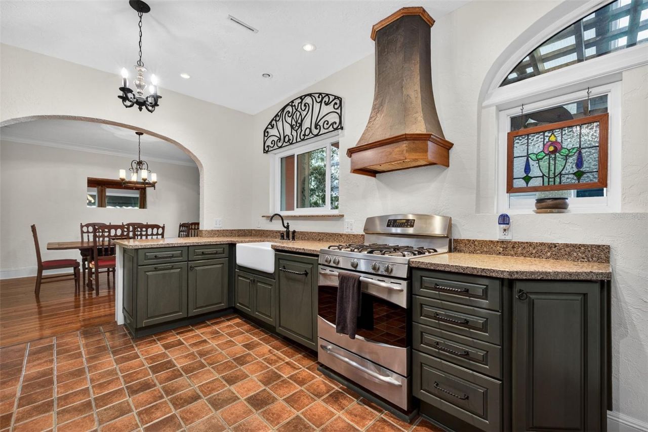 745 16th Avenue Ne, Saint Petersburg, FL 33704 Photo