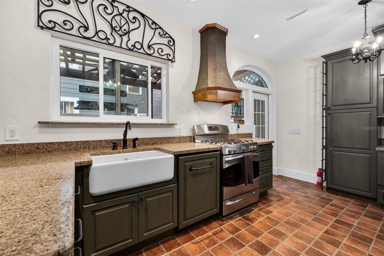 745 16th Avenue Ne, Saint Petersburg, FL 33704 Photo