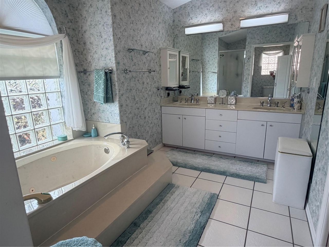 6617 Seven Pines Drive, Bradenton, FL 34203 Photo