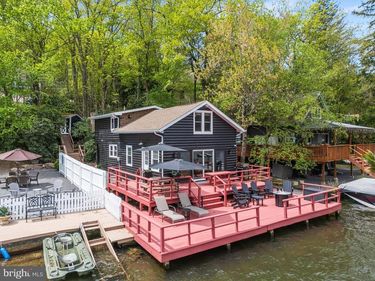 36 S LAKE DRIVE, LAKE HARMONY, PA 18624