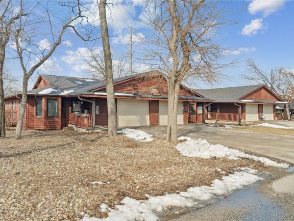 140 35th St Drive SE, Unit 3, Cedar Rapids, IA 52403