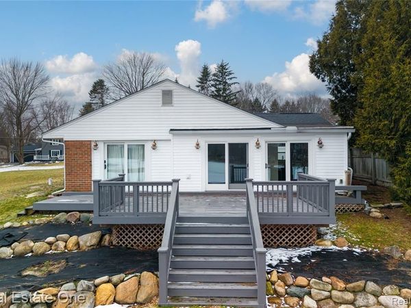 10428 King Road, Springfield Twp, MI 48350