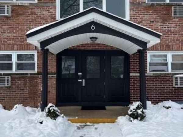 6 Ivy , Unit 3 B, Farmingdale, NY 11735