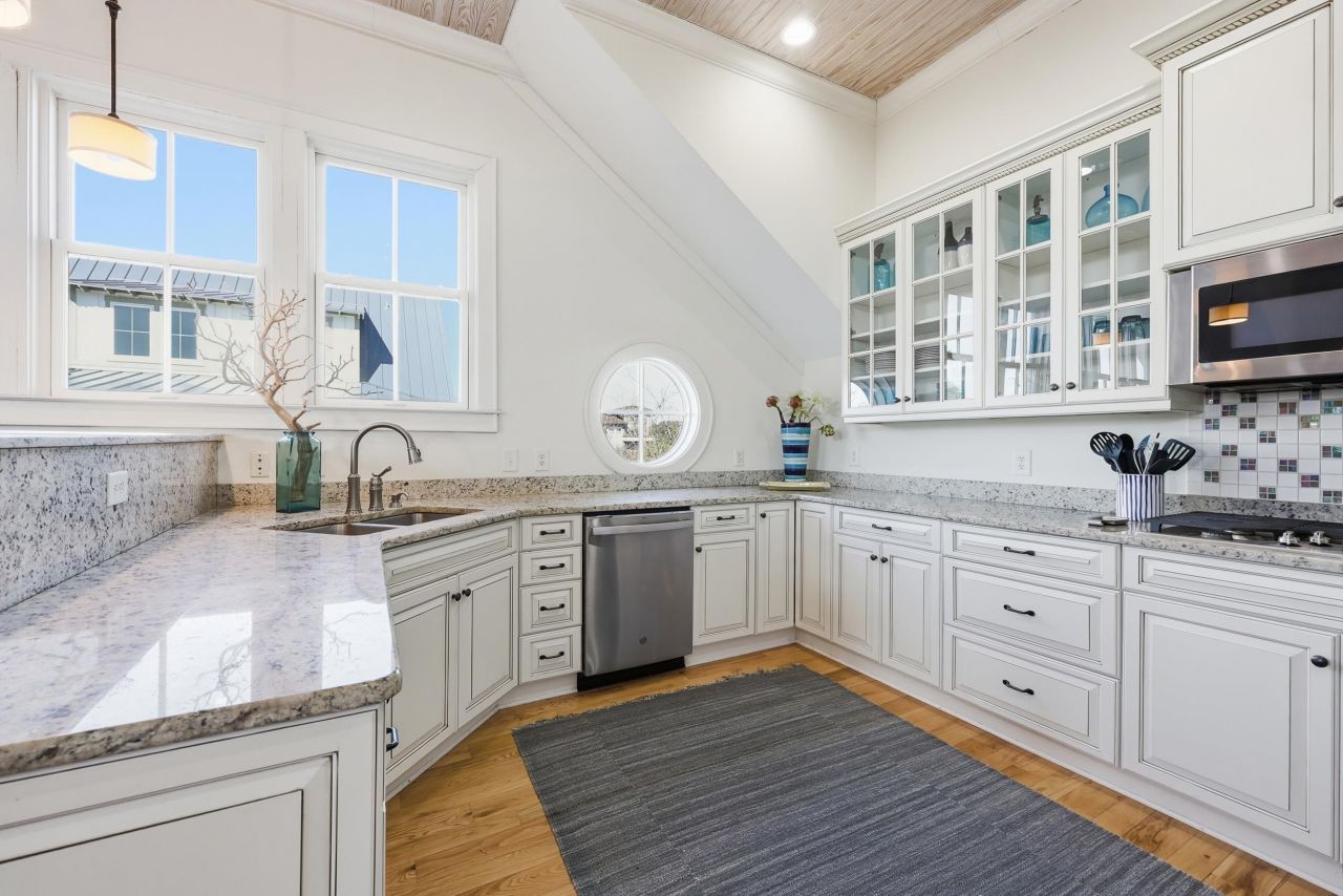 295 Atlantic Ave. Photo 9