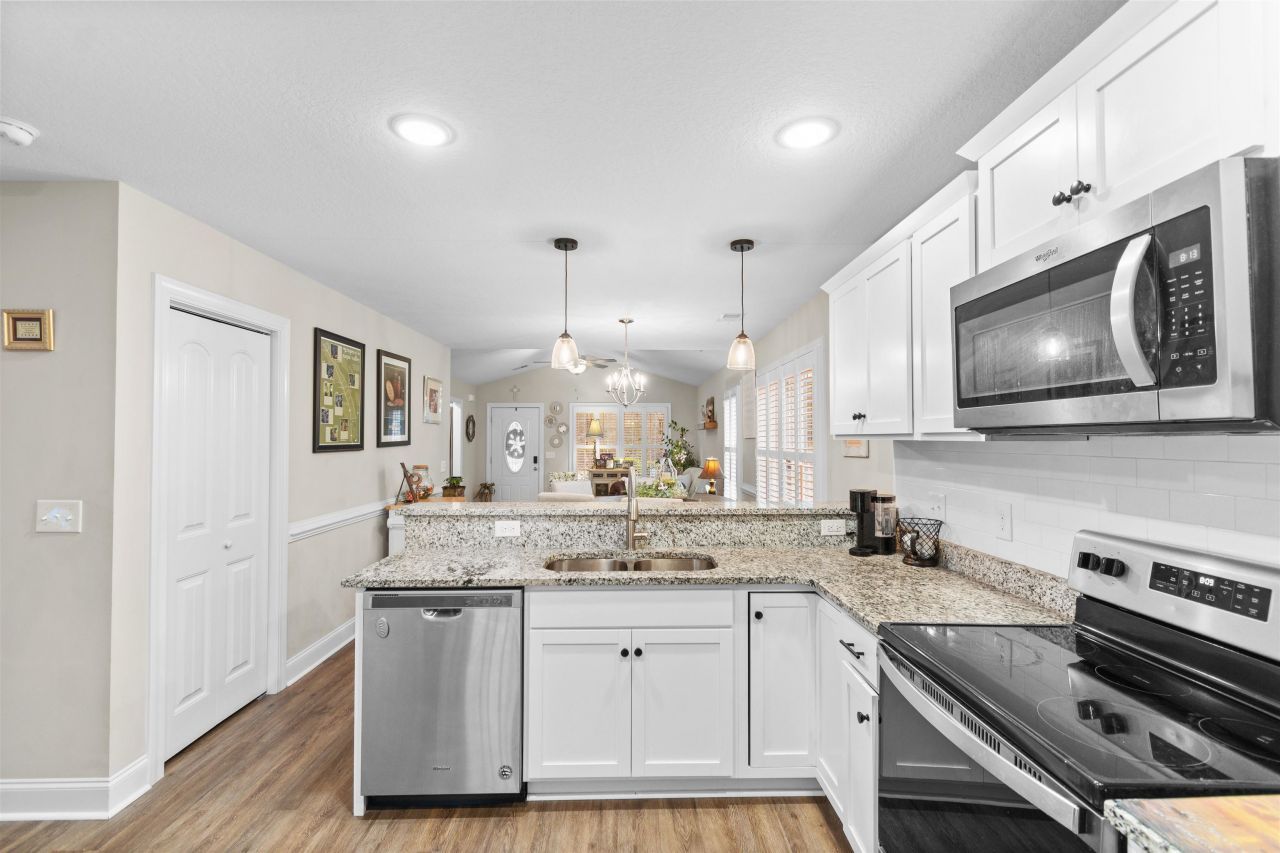 856 8th Ave.  Photo 6