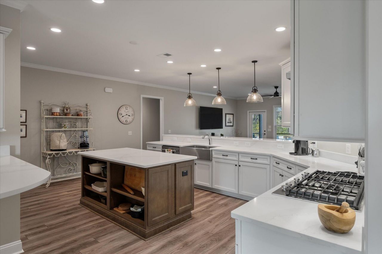 706 Spring Highlands Drive Photo 16