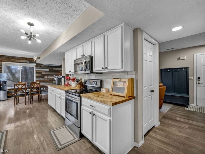 3194 Castleton Court, Akron, OH 44312 Photo 6