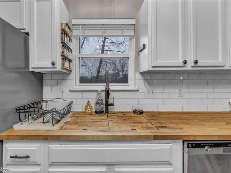 3194 Castleton Court, Akron, OH 44312 Photo 7