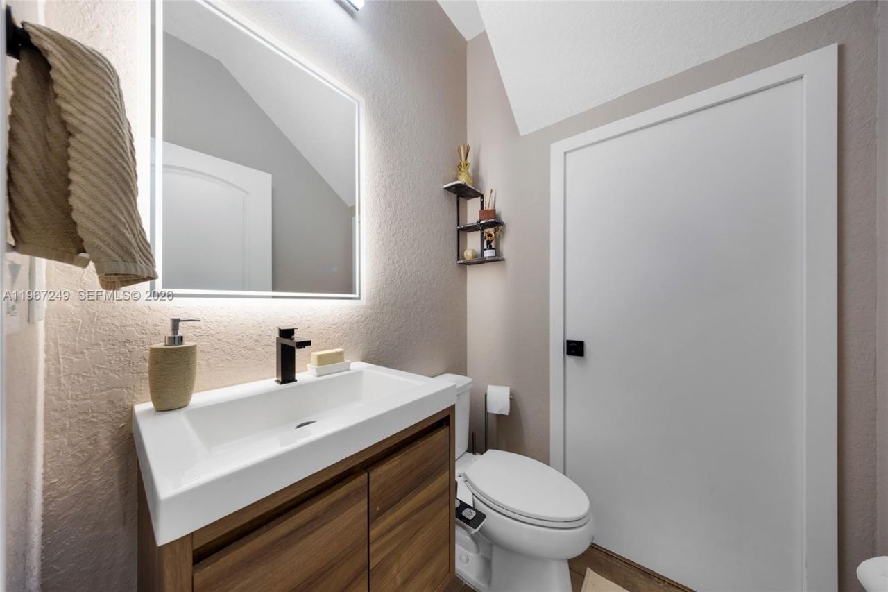 2454 Primrose Pl , Oakland Park, FL 33309 Photo