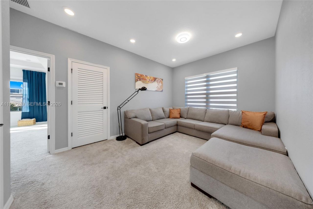 2454 Primrose Pl , Oakland Park, FL 33309 Photo