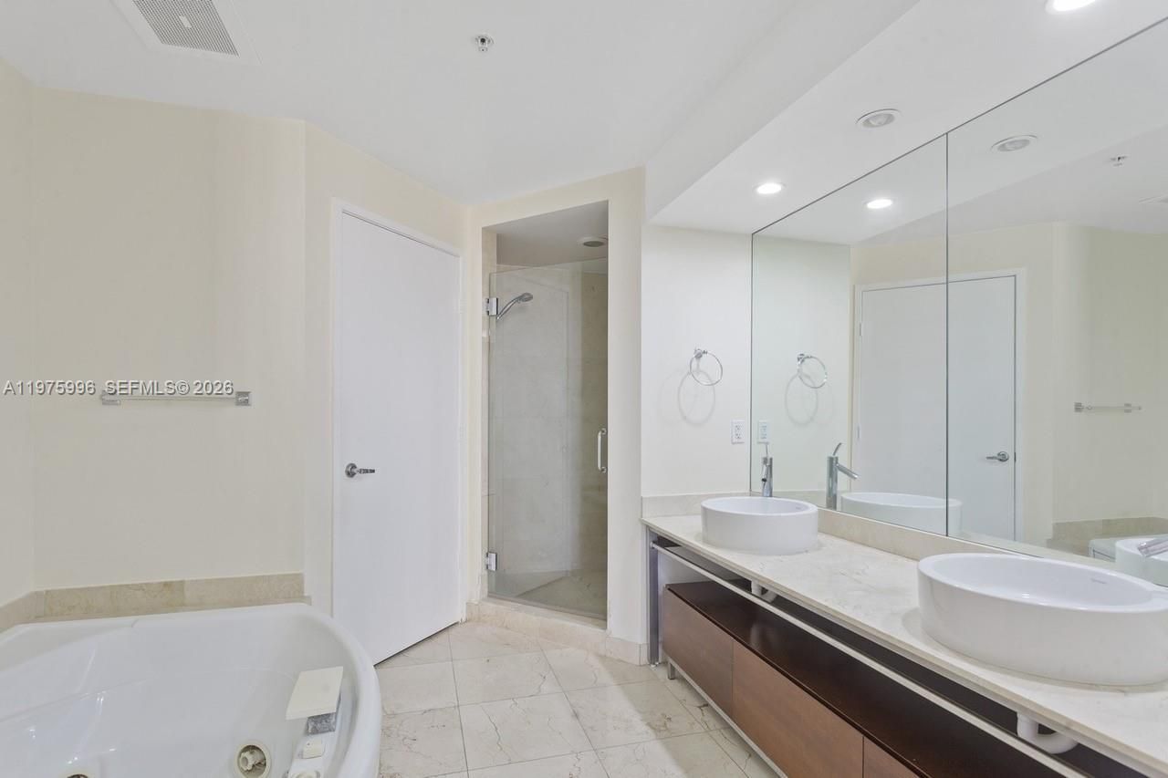 16275 Collins Ave, Unit 904, Sunny Isles Beach, FL 33160 Photo
