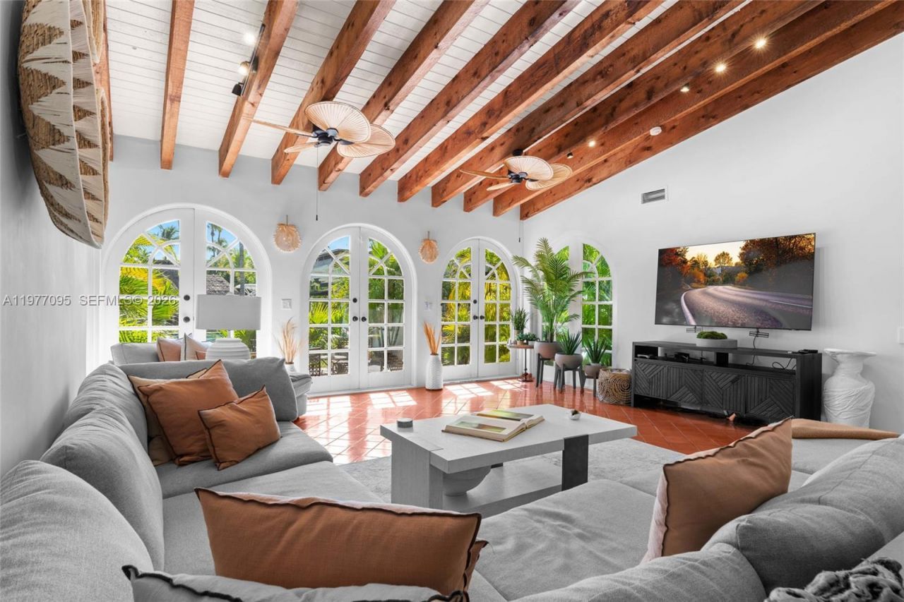 1028 NE 84th St , Miami, FL 33138 Photo