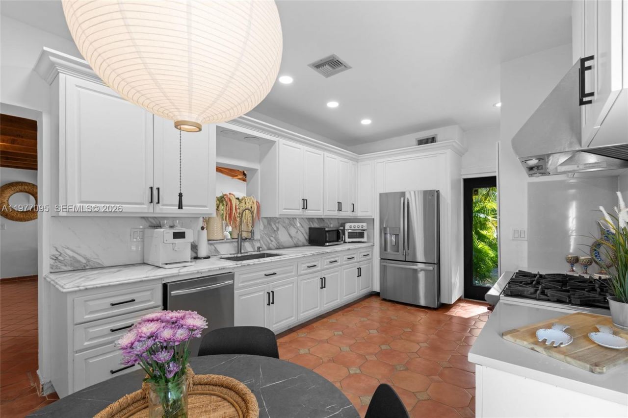 1028 NE 84th St , Miami, FL 33138 Photo