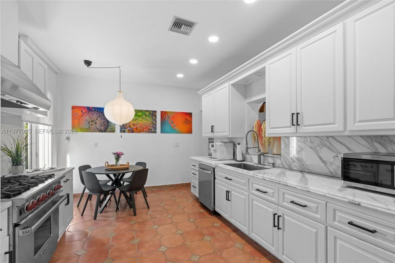 1028 NE 84th St , Miami, FL 33138 Photo