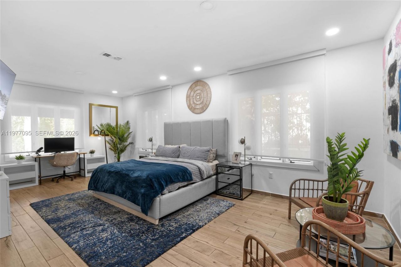 1028 NE 84th St , Miami, FL 33138 Photo