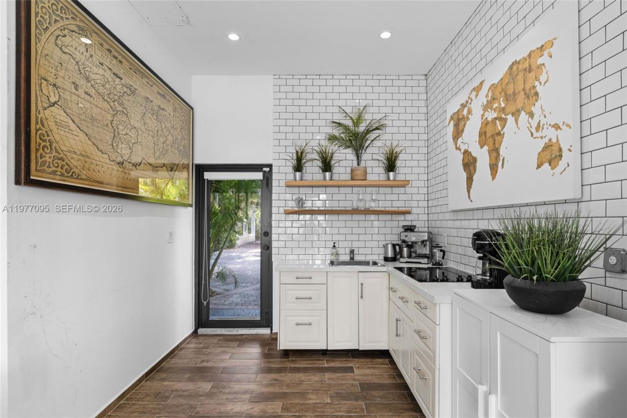 1028 NE 84th St , Miami, FL 33138 Photo