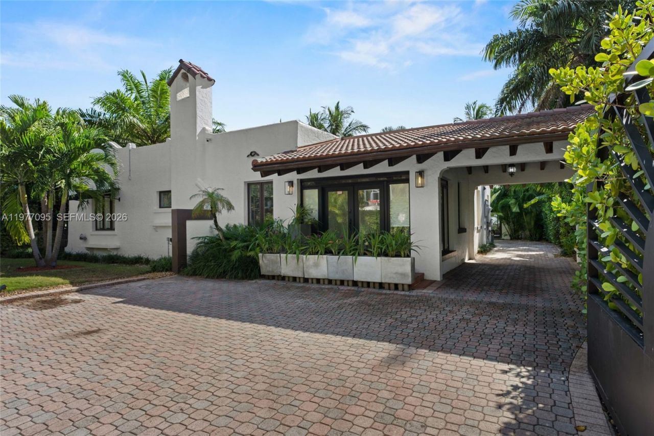 1028 NE 84th St , Miami, FL 33138 Photo