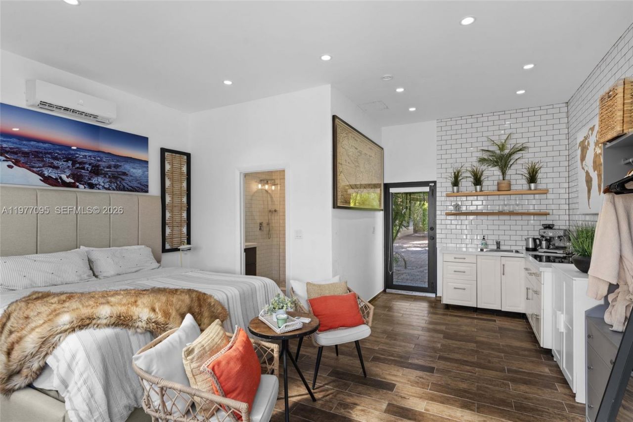 1028 NE 84th St , Miami, FL 33138 Photo