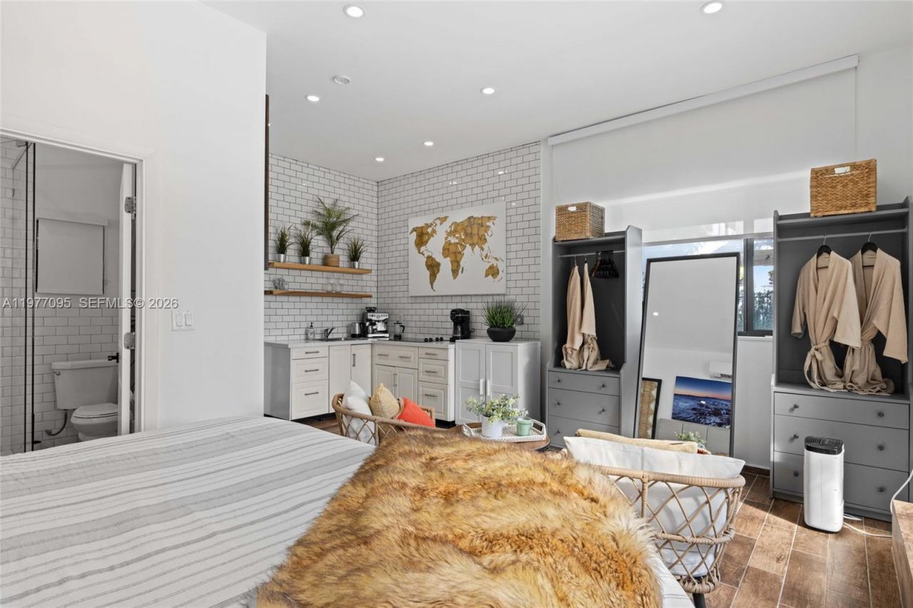 1028 NE 84th St , Miami, FL 33138 Photo