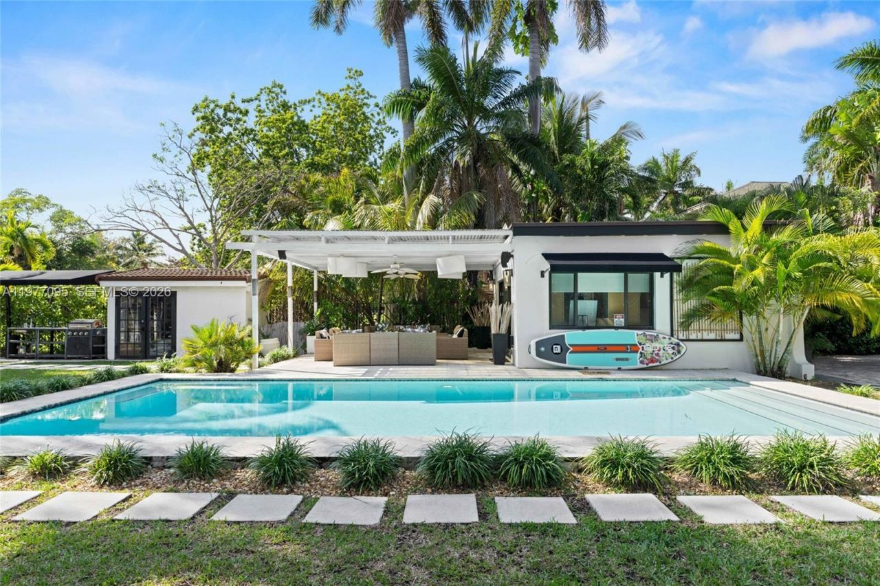 1028 NE 84th St , Miami, FL 33138 Photo