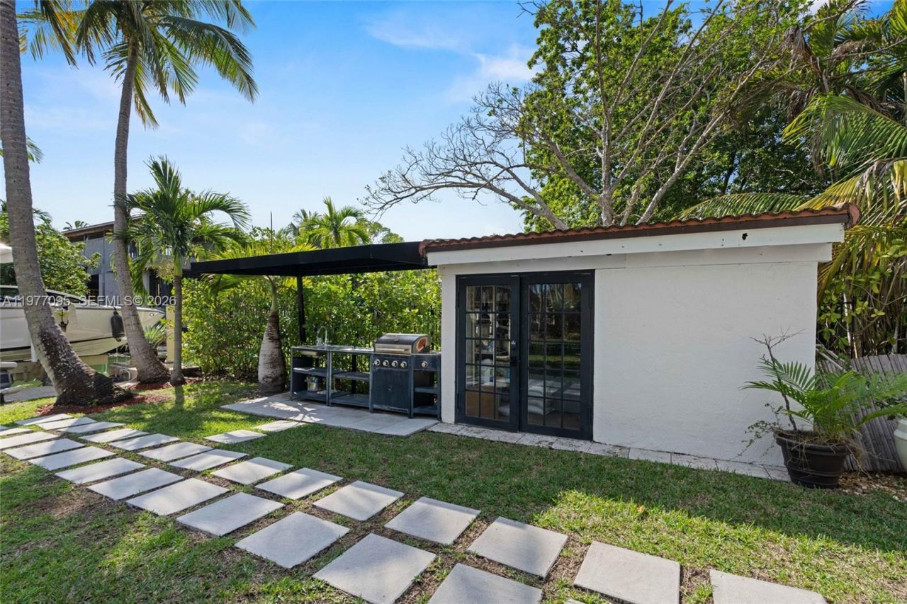 1028 NE 84th St , Miami, FL 33138 Photo