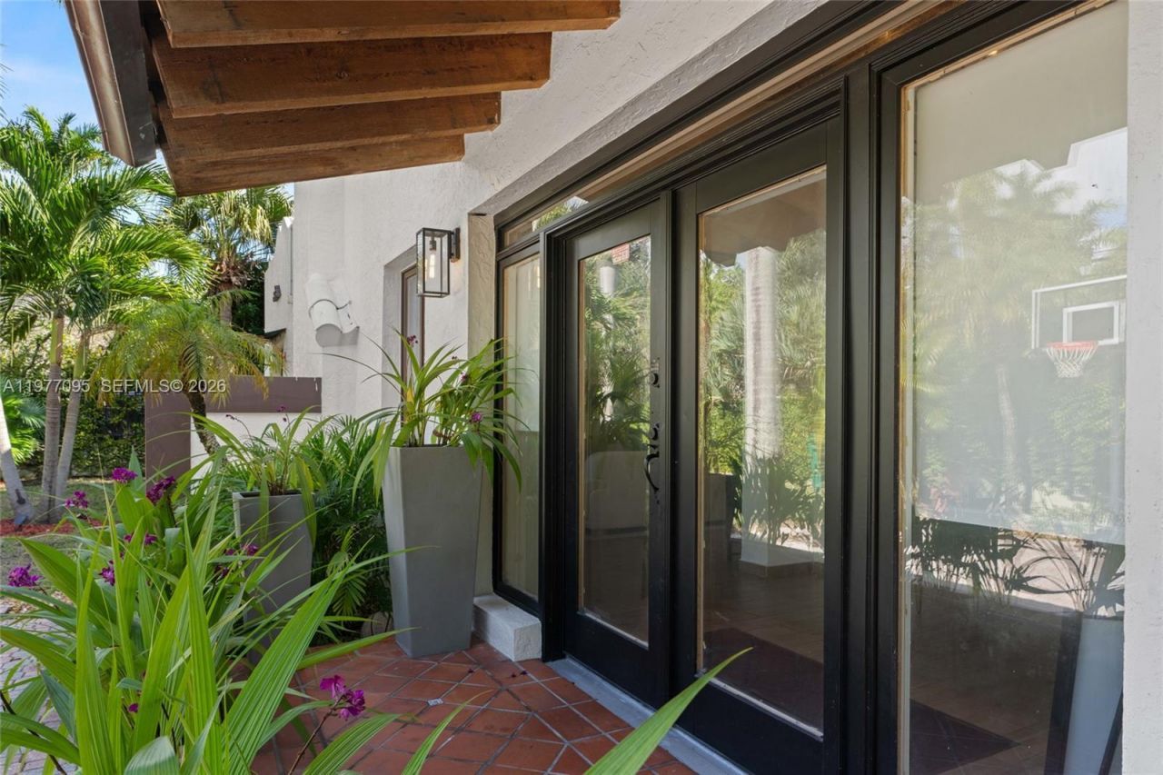 1028 NE 84th St , Miami, FL 33138 Photo