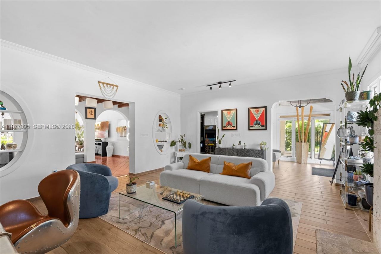 1028 NE 84th St , Miami, FL 33138 Photo