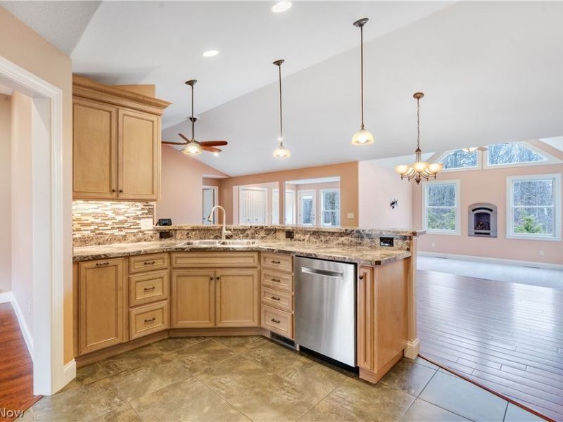 6438 Calvary Court, Youngstown, OH 44515 Photo 3