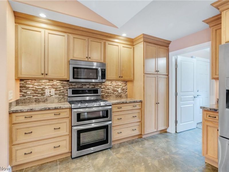 6438 Calvary Court, Youngstown, OH 44515 Photo 5