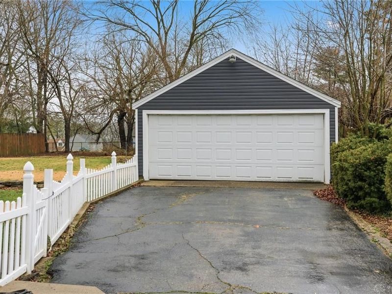 1477 S Central Drive, Beavercreek, OH 45432 Photo 4