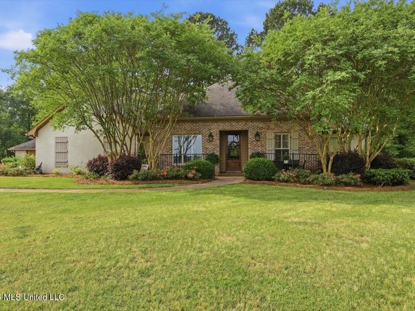 226 Meadowlands Drive, Brandon, MS 39047