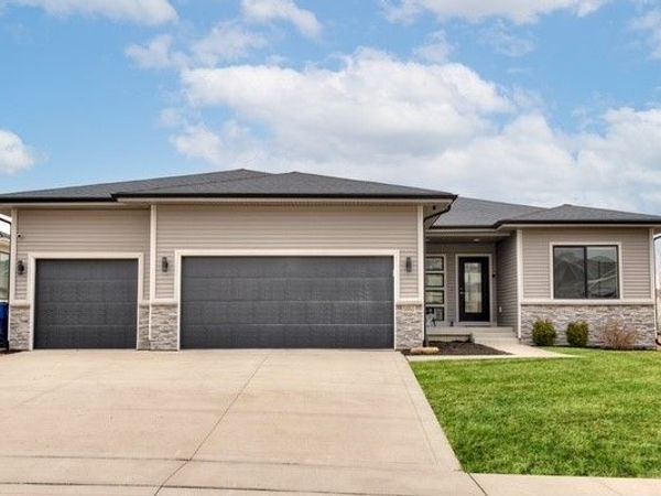 5050 Bulldog Avenue , Van Meter, IA 50261