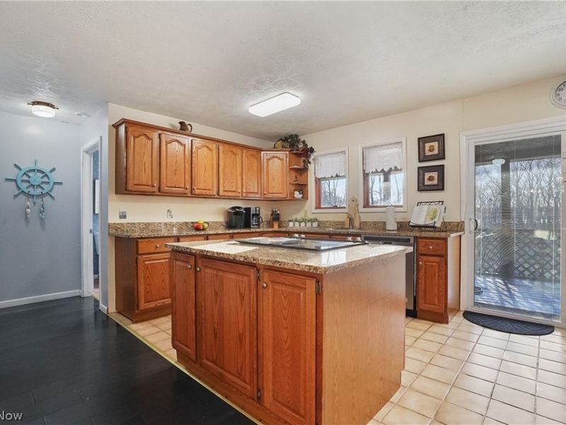 2282 Heston Drive, Lake Milton, OH 44429 Photo 10