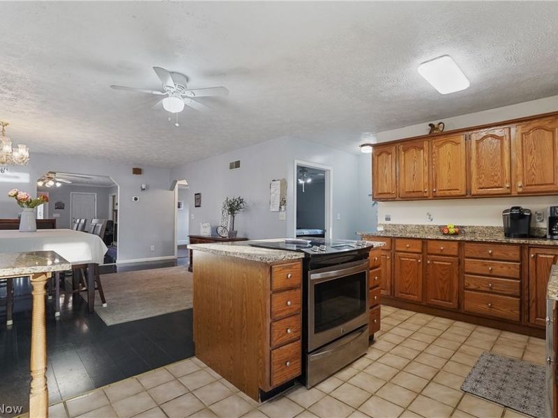 2282 Heston Drive, Lake Milton, OH 44429 Photo 13